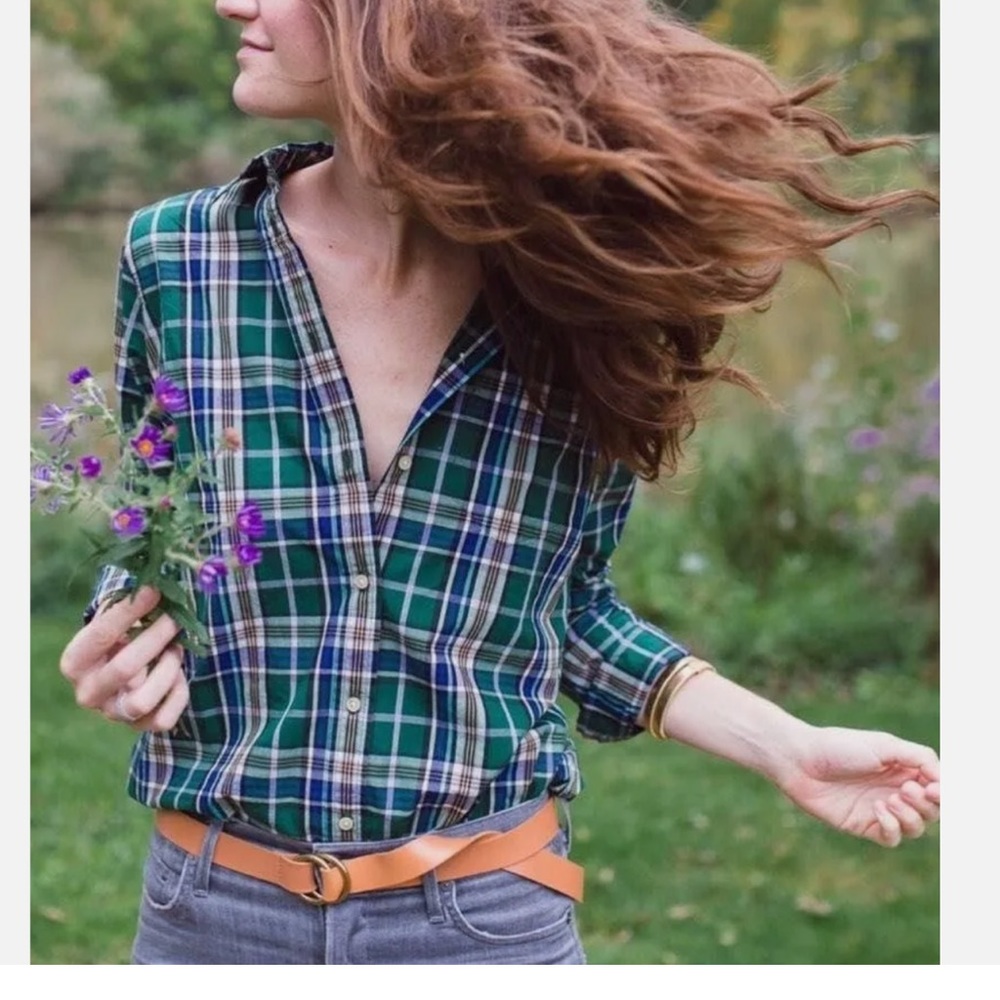🏷️ J Crew Woman’s Classic shirt in Blue/green Tulsa Plaid size 4